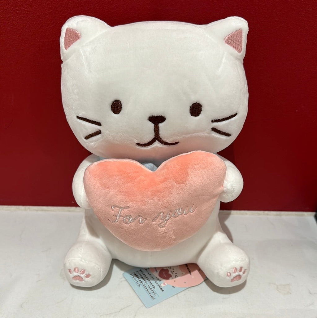 Hapins Holding Heart Cat
