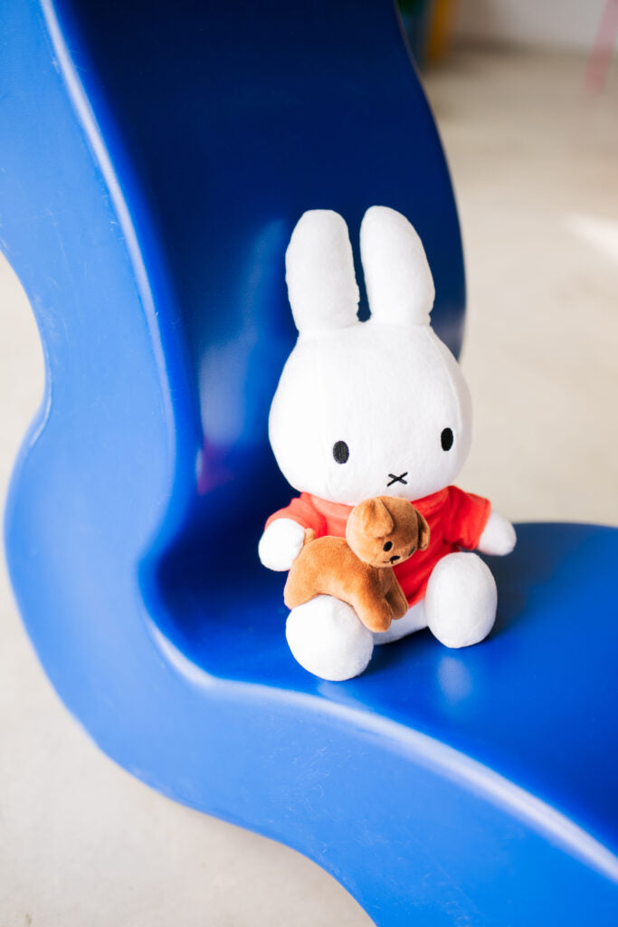 Miffy & Friends Miffy with Snuffy sitting 33cm