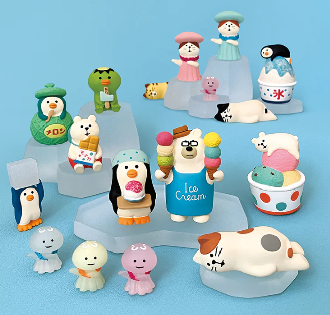 Decole Concombre Figurine - Aquatic Paradise - Ice Cream Polar Bear