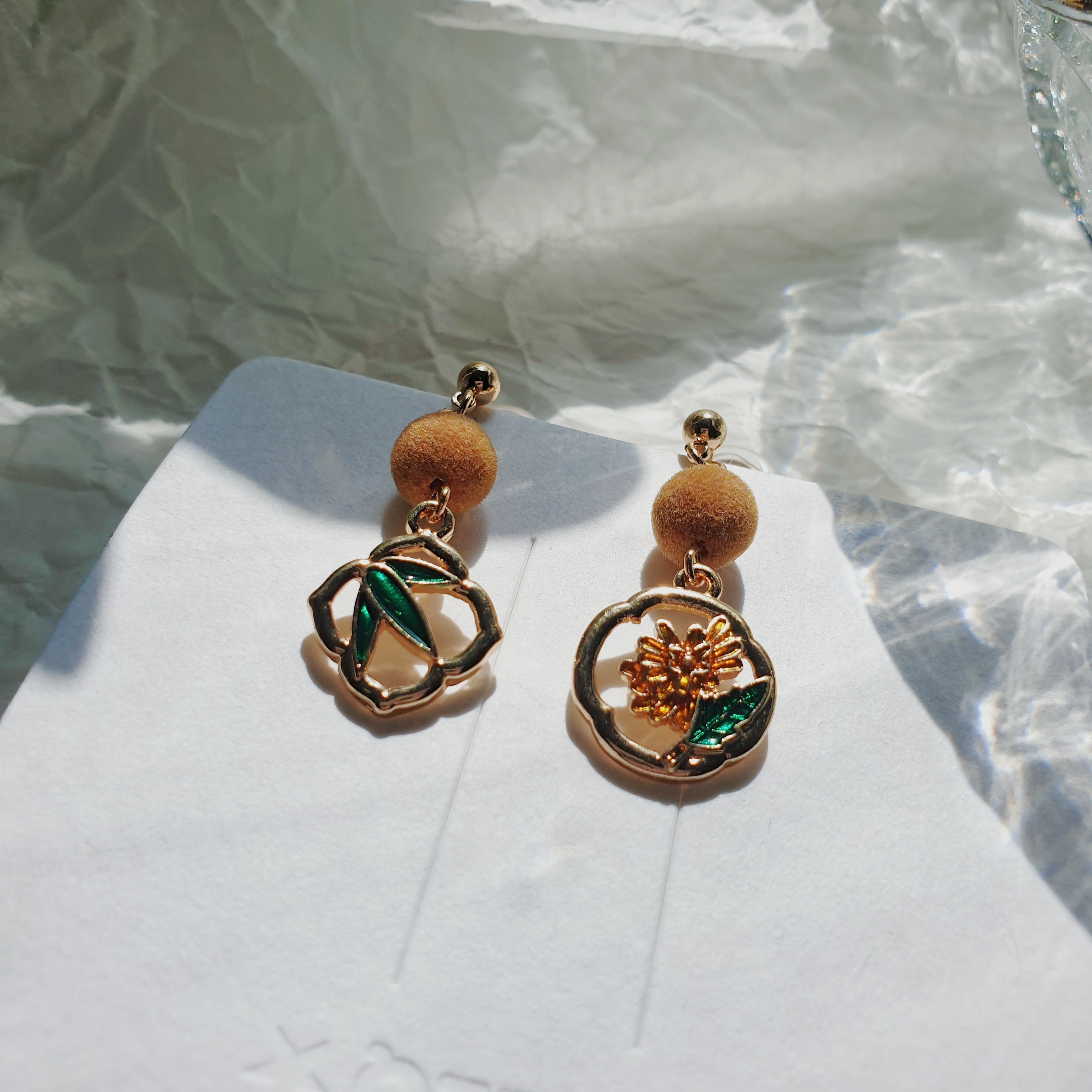 Luninana Clip-on Earrings -  Golden Flower with Leaves Earrings LL016